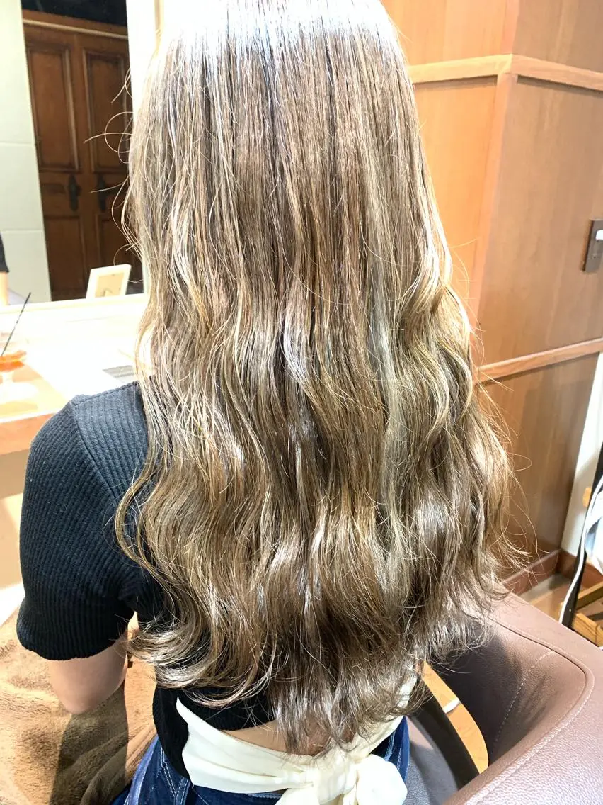 ロング ハイライト ヘアカラー トリートメント ハイトーン得意😍 Lumiereのヘアスタイル
