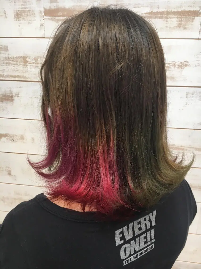 ショート ヘアカラー 二狼 (じろう)のヘアスタイル