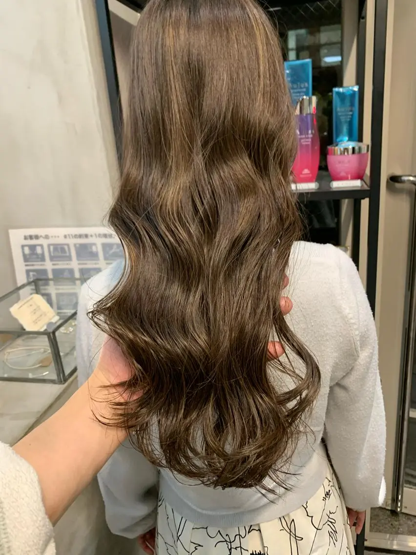 ロング カラー ネイル ハイトーンボブ 前田 表参道　グレージュのヘアスタイル