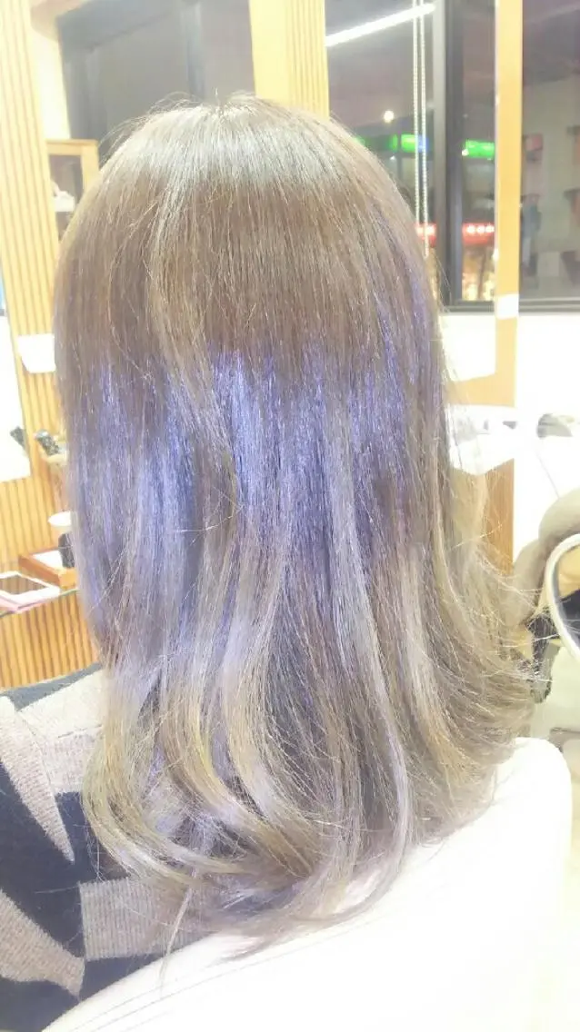 セミロング カラー アッシュ グラデーションカラー トリートメント 脇田 雄大のヘアスタイル