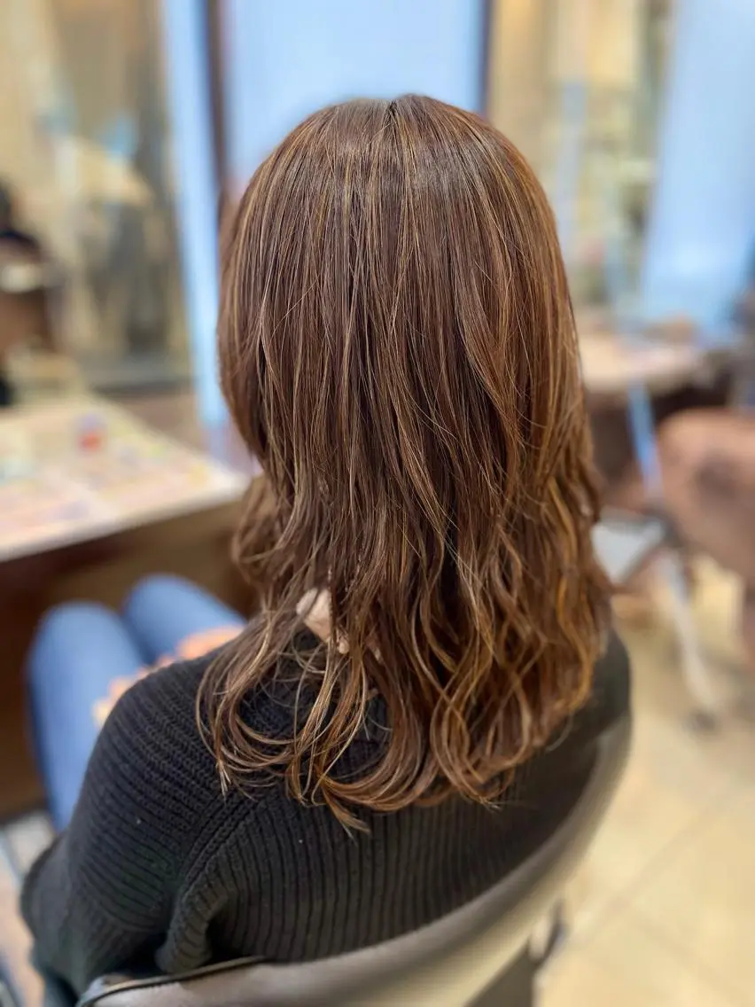 セミロング カラー グレージュ ハイライトカラー ハイライト 嶌田 沙紀のヘアスタイル