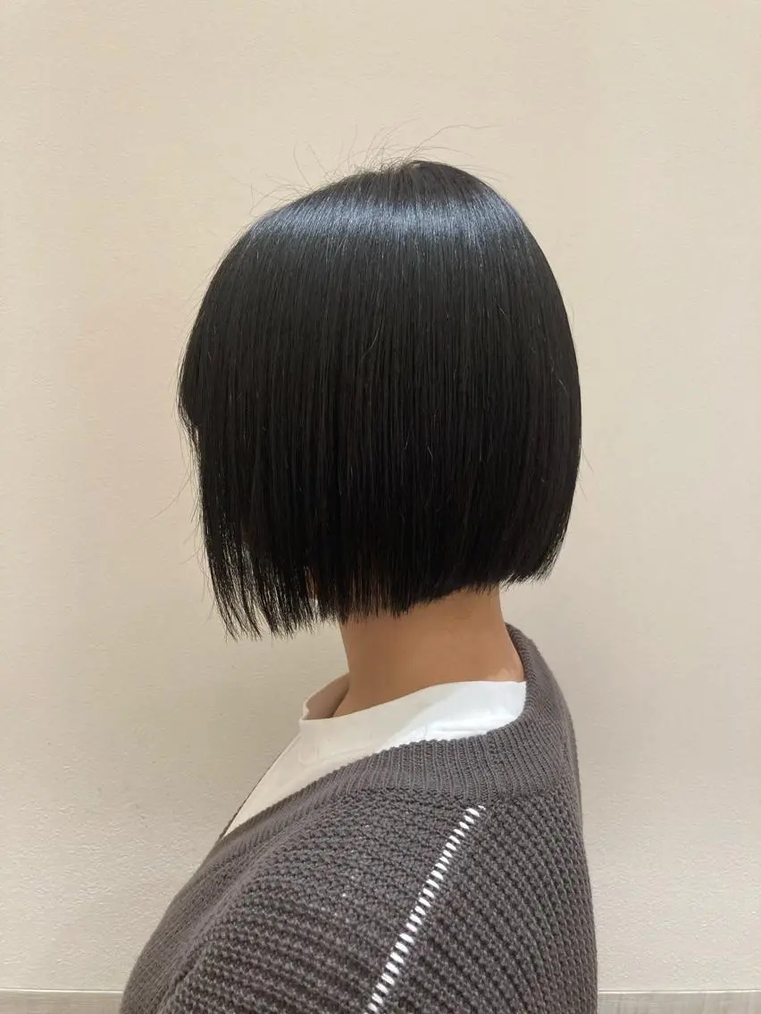 ミディアム ボブ 佐藤 睦月のヘアスタイル