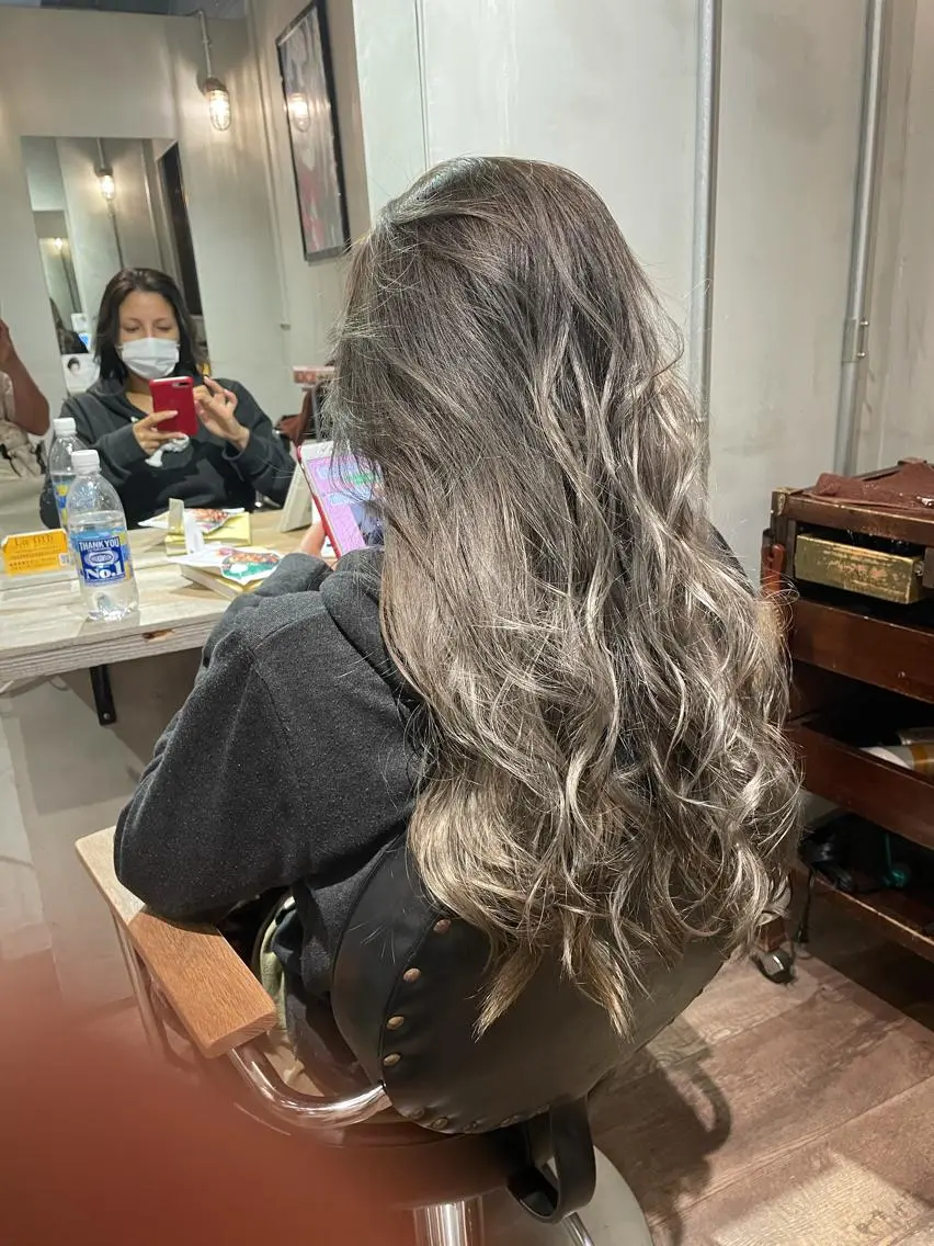ロング レイヤーカット andKおもろまち店 艶ダブルカラー✨のヘアスタイル