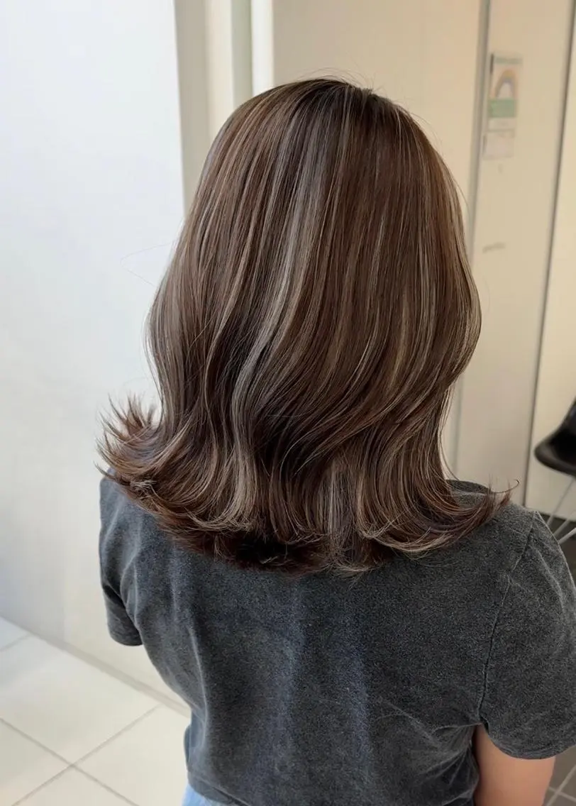 ミディアム くびれヘア ハイライト ウルフカット ヘアカラー トリートメント 【公式】amble luxe 中野のヘアスタイル