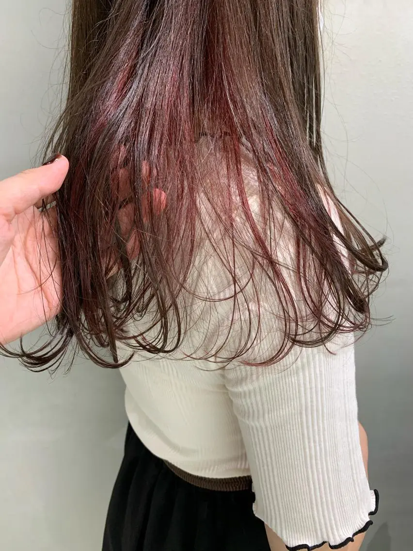セミロング カラー インナーカラー レッドカラー 👑満足度1000% 重村 春奈👑のヘアスタイル