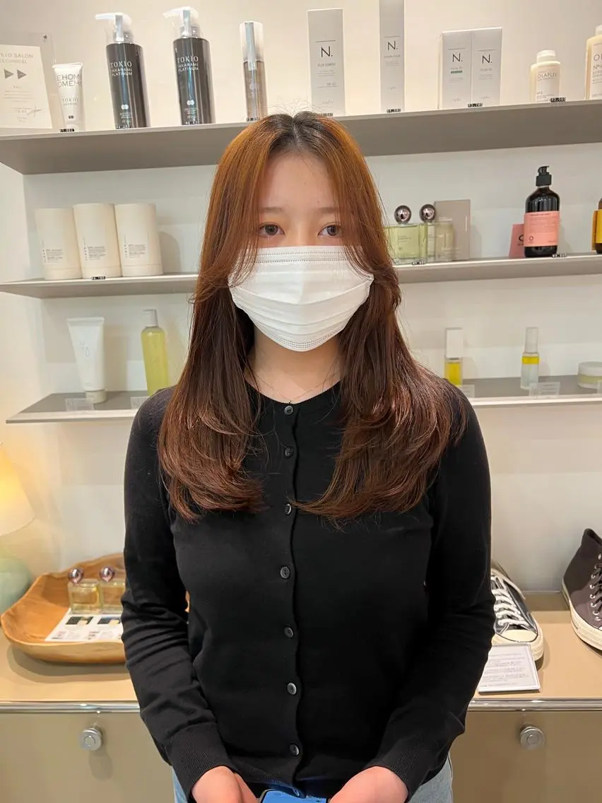 ミディアム レイヤーカット Ravo 西村 優花のヘアスタイル