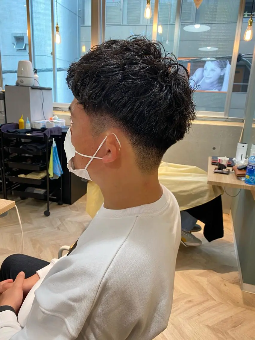 メンズ フェードカット メンズパーマ カット パーマ 西山 恵太郎のヘアスタイル