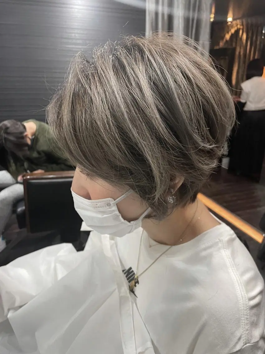 ショート カラー バレイヤージュ レイヤーカット ショートヘア 山本 雅由のヘアスタイル
