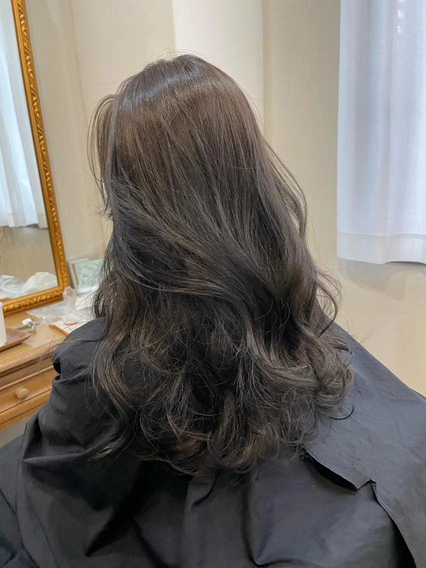 ロング カラー ヘアアレンジ ブリーチ グレージュ シルバー シルバーグレージュ カット ヘアカラー トリートメント 髪質改善特化 🫧松野力也のヘアスタイル