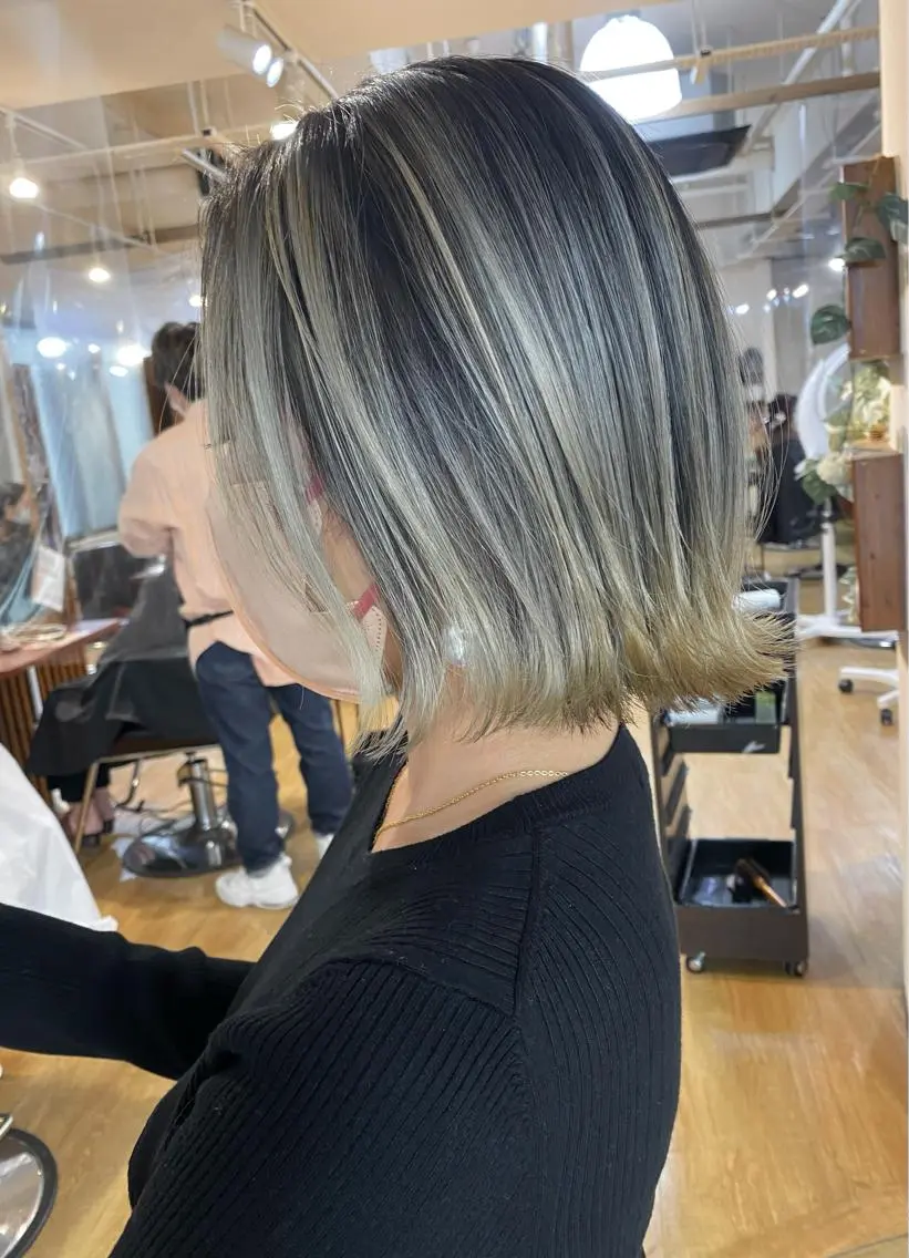 ショート カラー バレイヤージュ ベージュカラー レイヤーカット 白髪ぼかし バレイヤージュ志鎌のヘアスタイル
