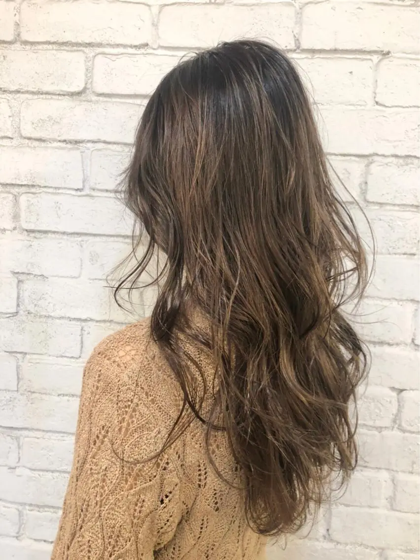 ロング カラー 白髪に寄り添う美容師 オギノミワコですのヘアスタイル