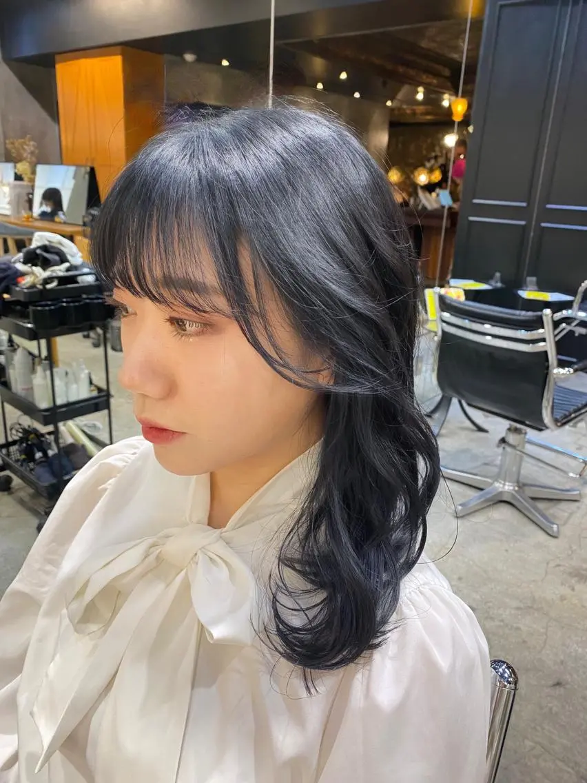カラー 黒髪 ブルーカラー ブルーブラック 透明感カラー カット ヘアカラー 透明感カラー🌿 グレージュ🐺陽介のヘアスタイル