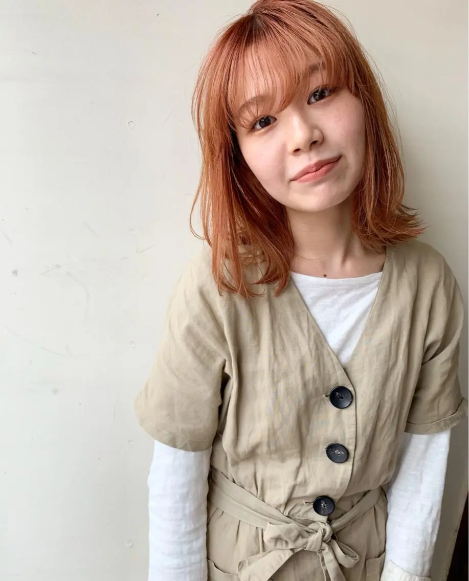 ミディアム カラー 切りっぱなしボブ ミディアムパーマ ボブ くせ毛 レイヤーカット Spiel KOMOのヘアスタイル