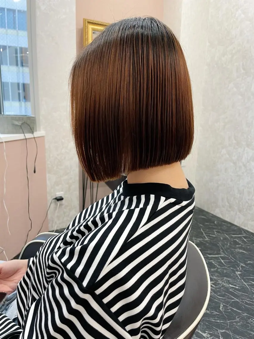 ミディアム 切りっぱなしボブ ボブ 顔まわりレイヤー レイヤーカット ワイドバング カット ヘアカラー トリートメント カラー得意【梅田】 瀧本友梨乃のヘアスタイル