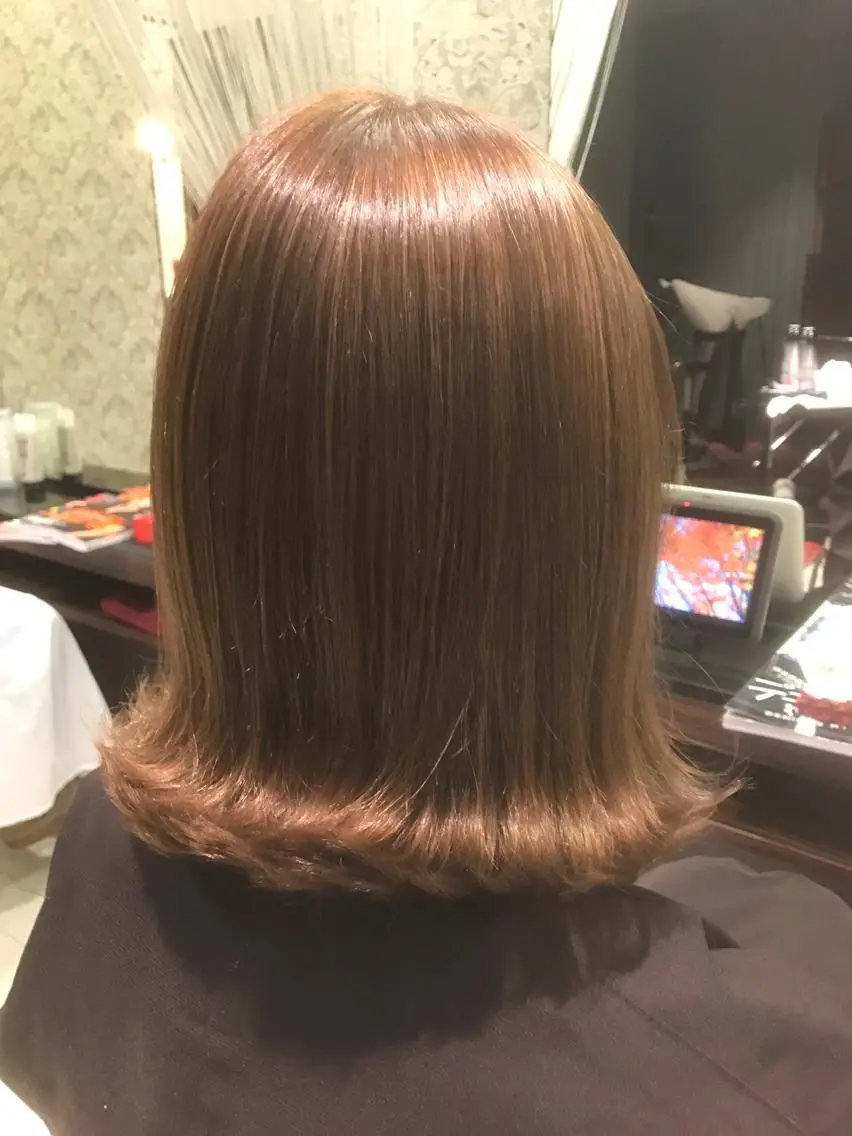 ショート カラー ヘアアレンジ ベージュカラー フォギーベージュ イルミナカラー ボブ 外ハネヘア 🔹TOMO🔹 圧倒的経験値🔹のヘアスタイル