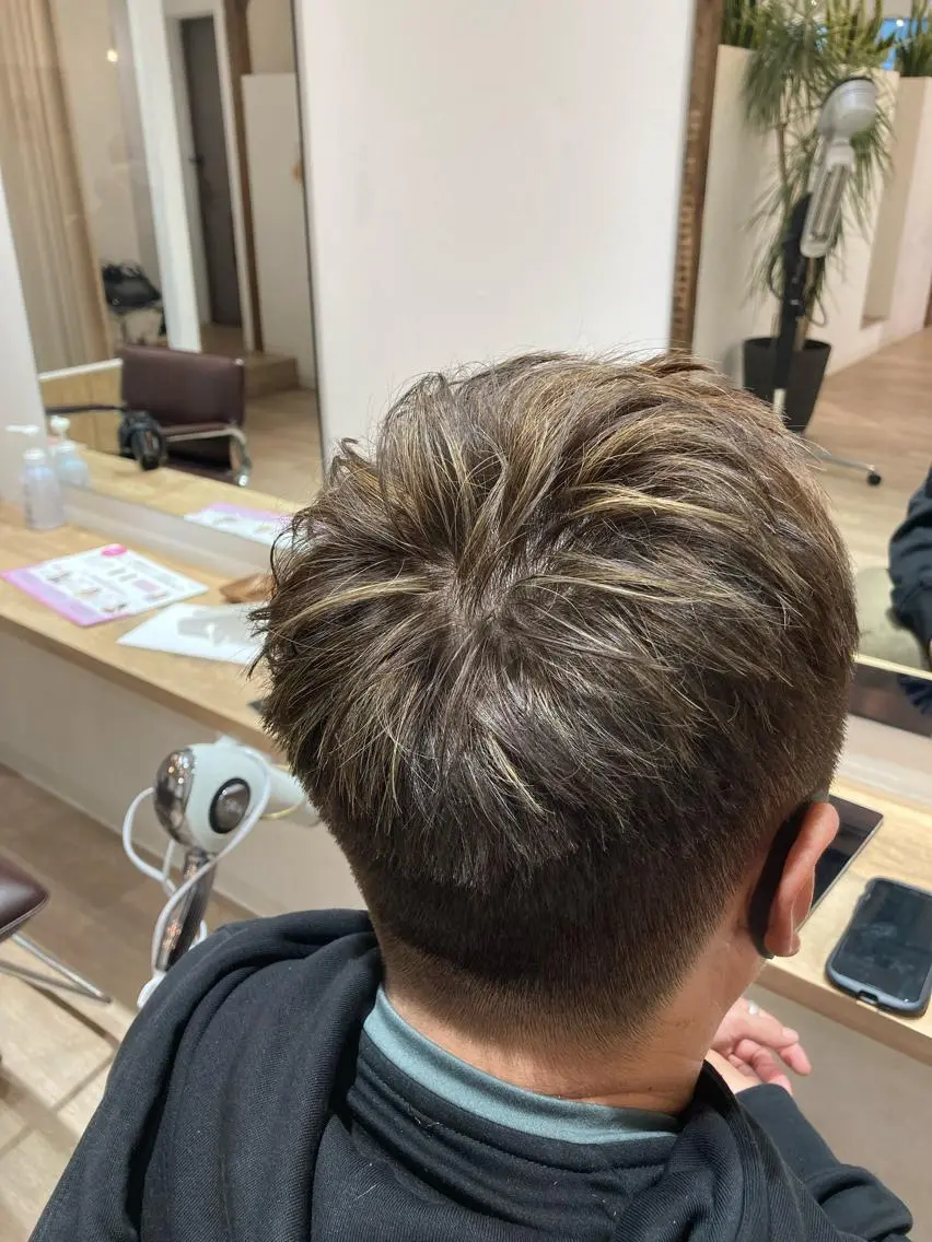 ショート カラー メンズ メンズハイライト ハイライトカラー ハイライト 前田 梨沙のヘアスタイル