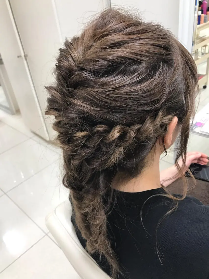 セミロング ヘアアレンジ ハイライト ヘアセット 【暖色カラー特化】 中山由梨のヘアスタイル