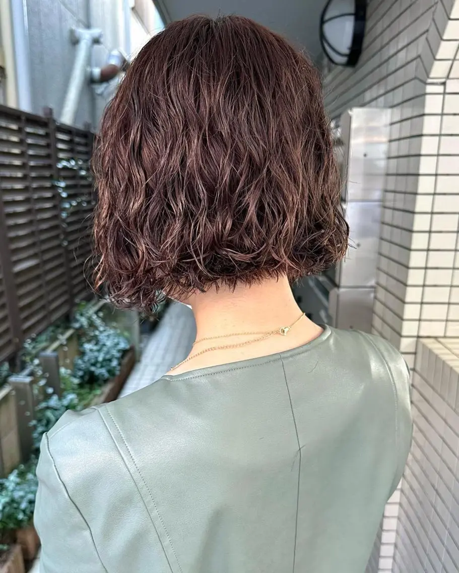 ショート カラー パーマ 切りっぱなしボブ 前下がりボブ ショートボブ 黒髪 インナーカラー 髪質改善 縮毛矯正/ レイヤー/銀座/本木のヘアスタイル
