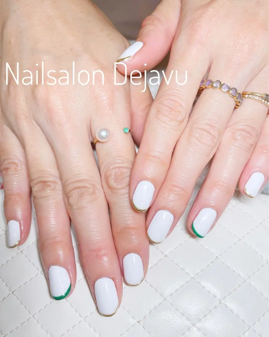 ネイル アートネイル グリーン ミラーネイル 持ち込み ワンカラーネイル Nail salon Dejavu 🌿のネイルデザイン