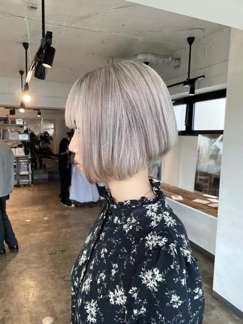 ショート カラー ショートボブ シルバー ホワイトシルバー ボブ ショートヘア ヘアカラー トリートメント ハイトーン/レイヤー /ケアブリーチ石川治のヘアスタイル