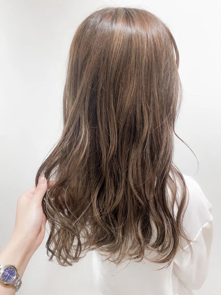 セミロング ハイライト 福元友梨 ディレクター✂️のヘアスタイル