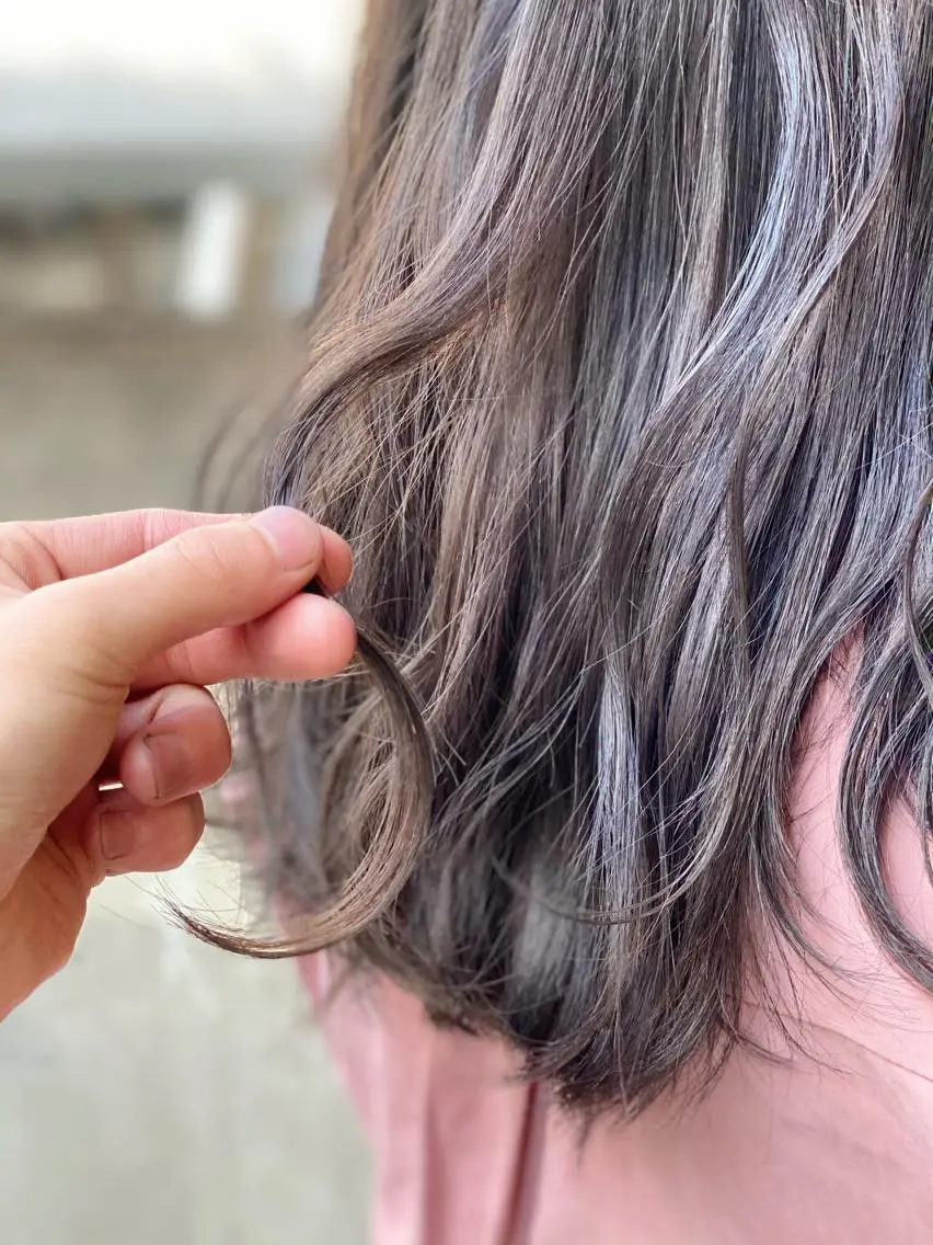 セミロング カラー バレイヤージュ ブロンド デザインカラー ハイライトカラー ハイトーンカラー 勝河 怜楊のヘアスタイル
