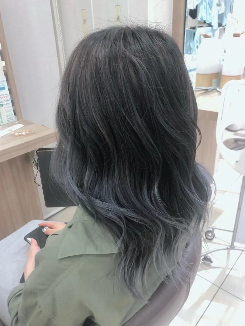 ロング カラー バレイヤージュ ブルーカラー レイヤーカット 産休中です。 🌹sayu🌹のヘアスタイル