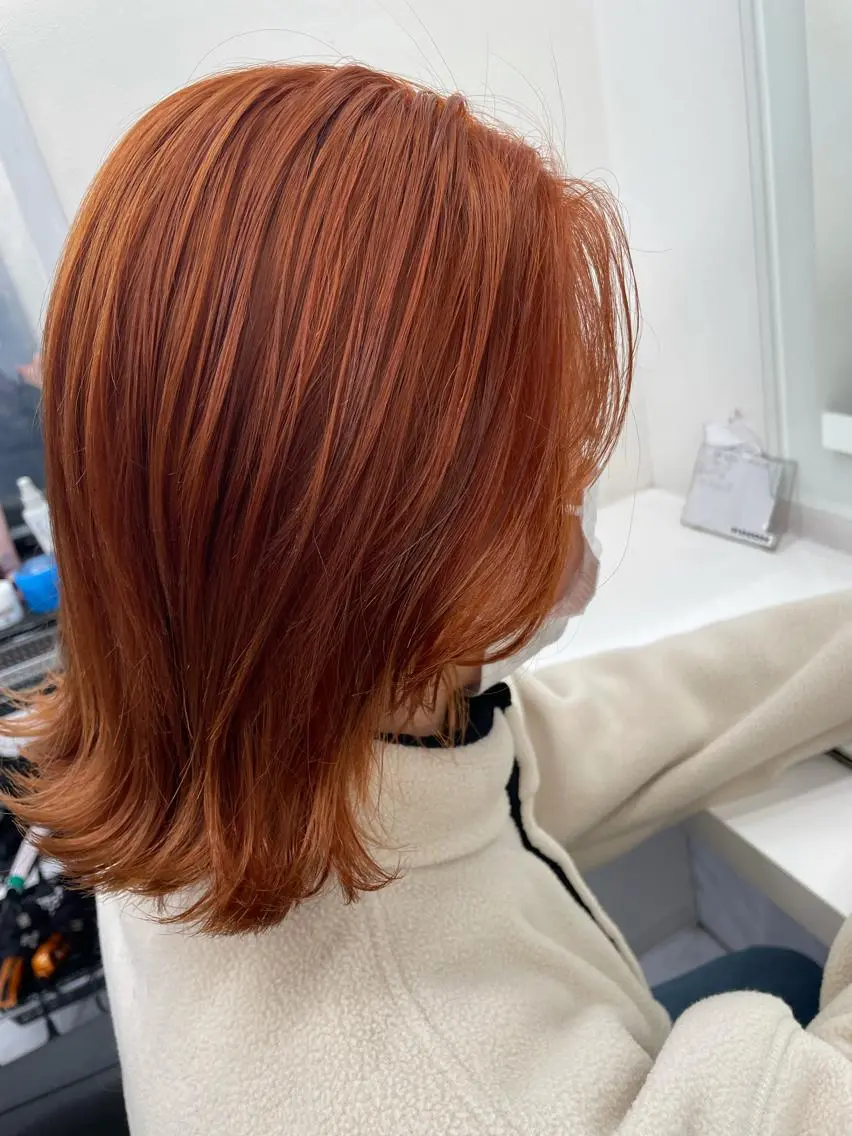 セミロング カラー 抜け感レイヤー︴ ニュアンスカラーのヘアスタイル