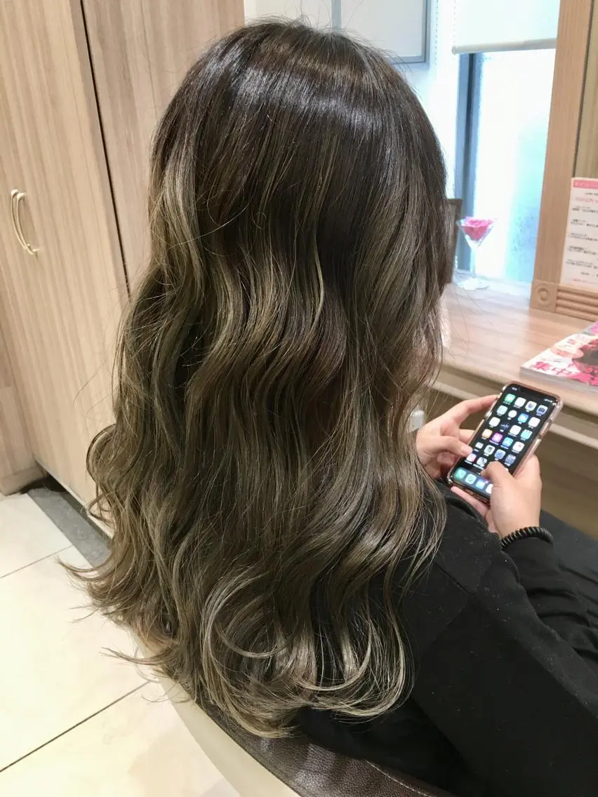 ロング カラー ブリーチ グレージュ 寺内 紳悟のヘアスタイル