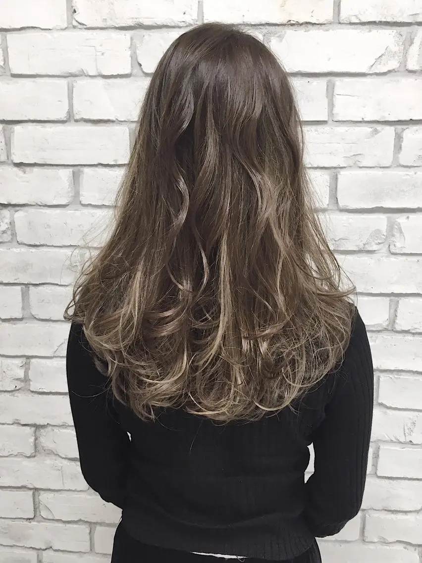 ロング カラー グラデーションカラー ハイライトカラー ハイライト ヘアカラー トリートメント ヘアセット カラー特化サロン大阪 ルービック江坂/新城のヘアスタイル
