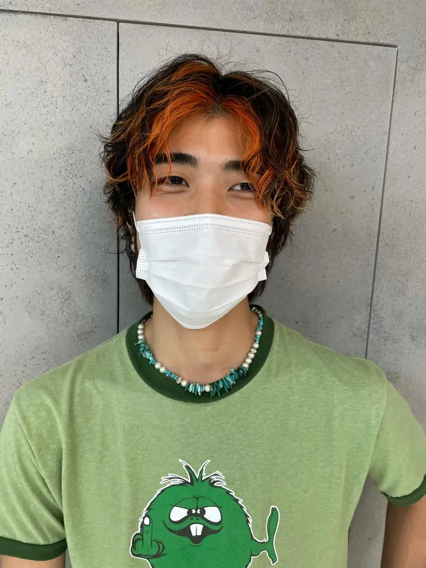 ショート カラー パーマ メンズ メンズハイライト メンズパーマ ハイライトカラー ハイライト パーマウルフショート 濱田匠のヘアスタイル