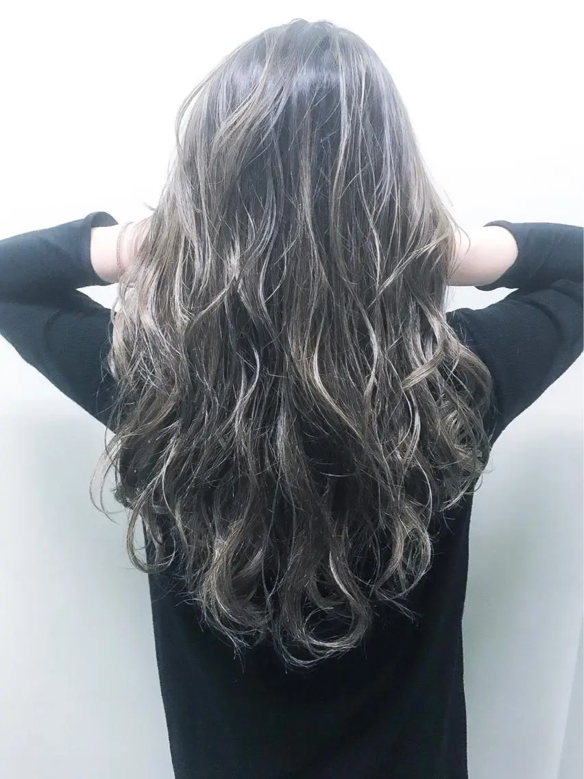 カラー ハイライトカラー soelle Hanaのヘアスタイル