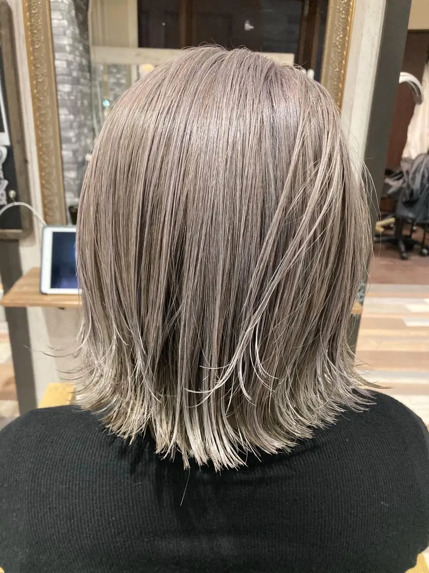 ショート カラー ブリーチ ケアブリーチ ハイトーンカラー 山崎 晃治のヘアスタイル