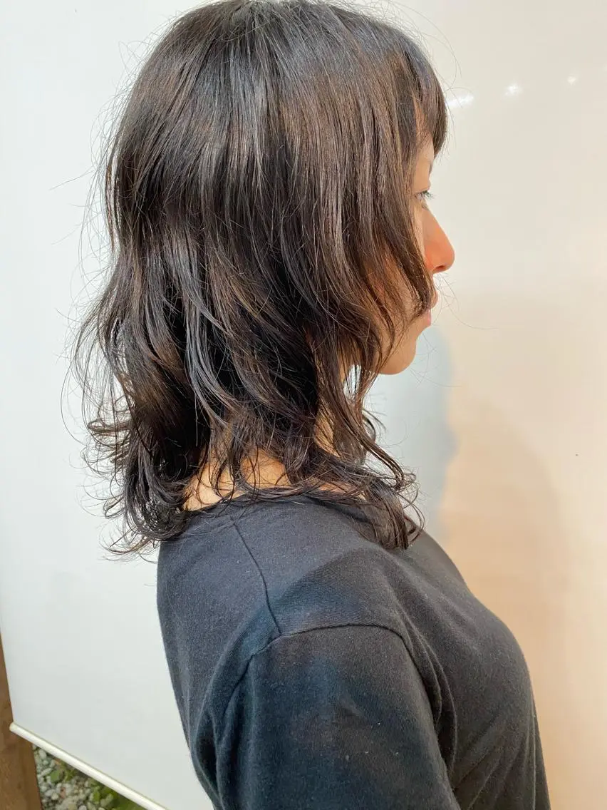 ミディアム くせ毛 桑原 菜摘のヘアスタイル