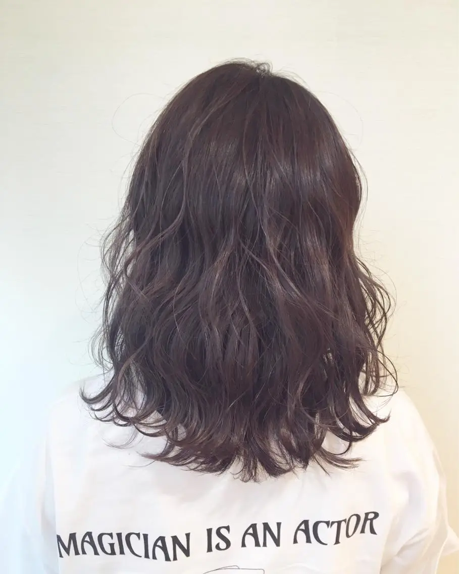 セミロング カラー ヘアアレンジ アッシュ ラベンダーカラー ラベンダーアッシュ 白浜 サキのヘアスタイル