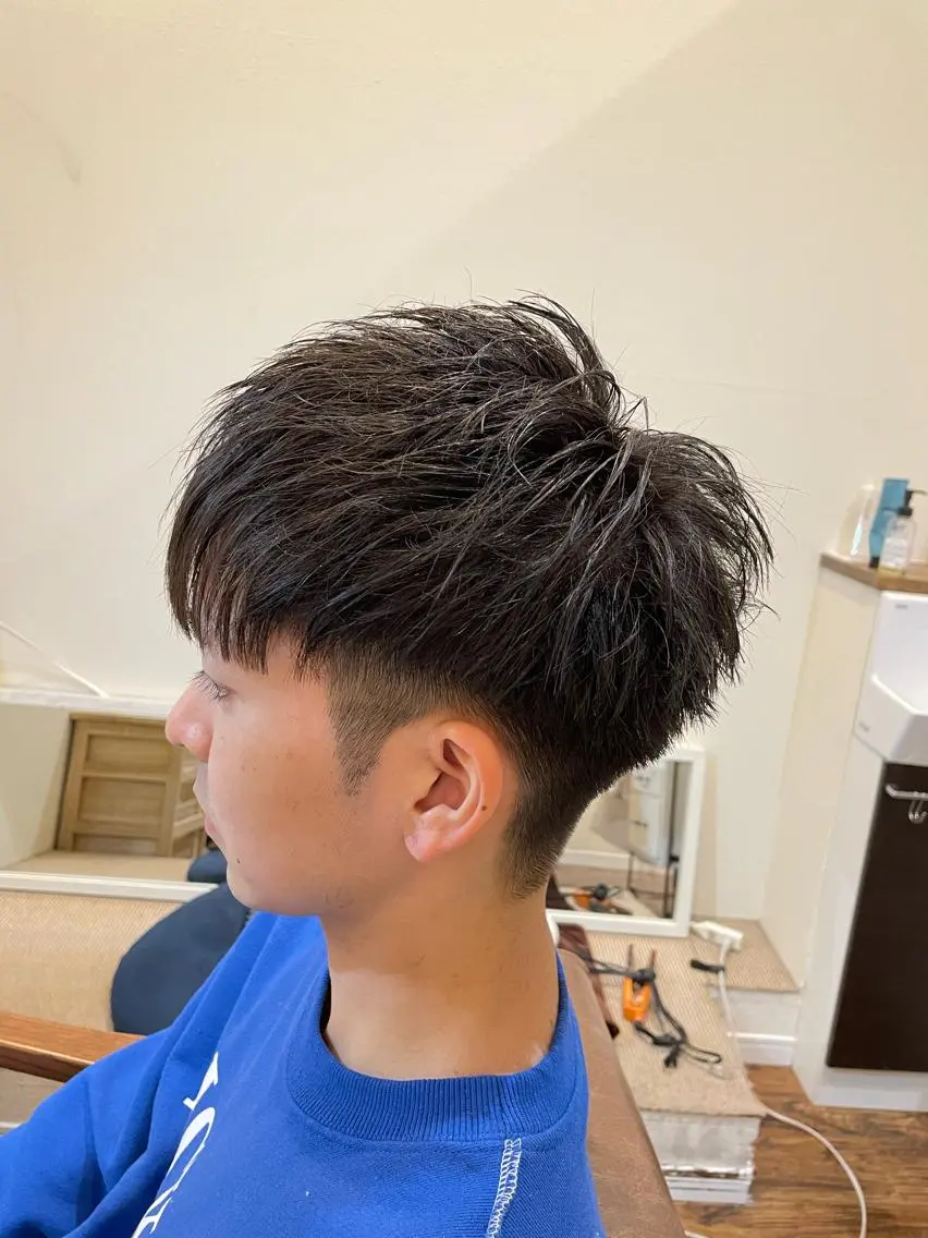 メンズ マッシュ 刈り上げ 牧 純也のヘアスタイル