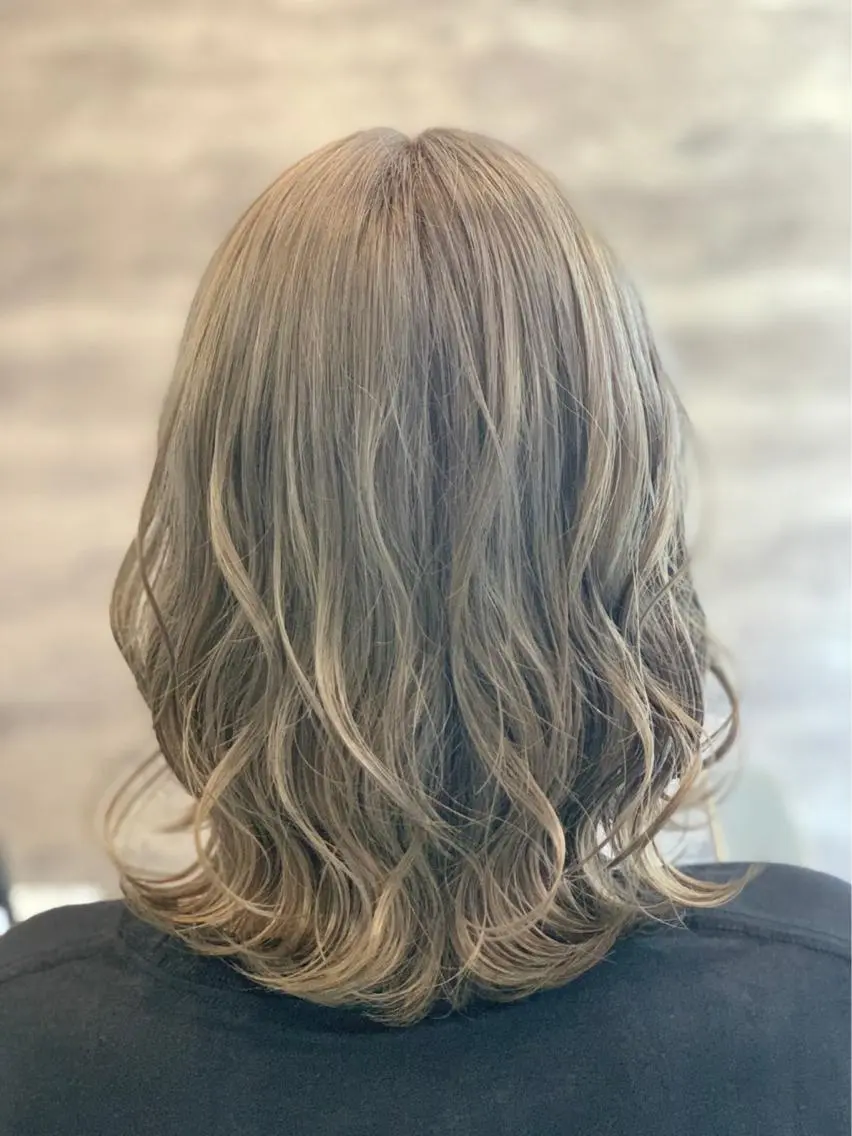 ミディアム カラー ベージュカラー ブロンド ブロンドベージュ 🫟Blanco🫟 Color&Careのヘアスタイル