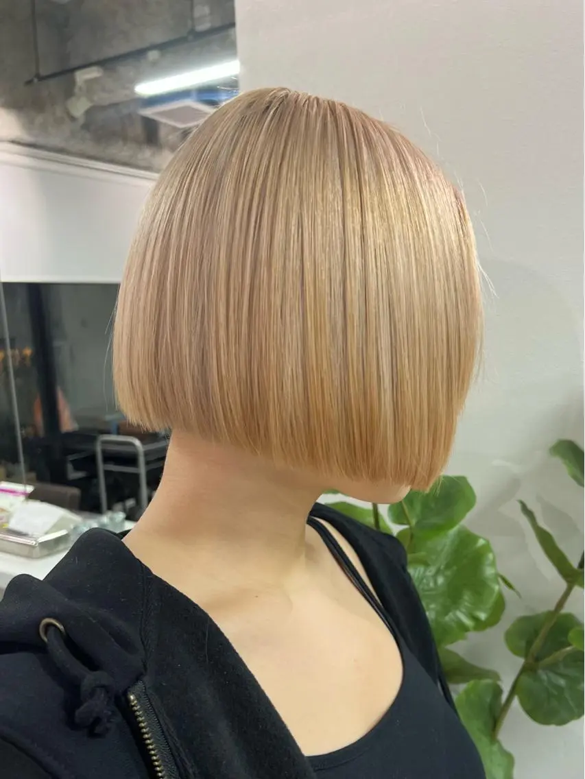 ショート カラー ヘアカラー トリートメント ハイトーン&髪質改善 &韓国エクステ🤎のヘアスタイル