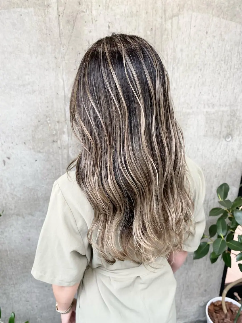 ロング カラー バレイヤージュ レイヤーカット ヘアカラー トリートメント 🌈透明感カラー ✨松田龍也🌈のヘアスタイル