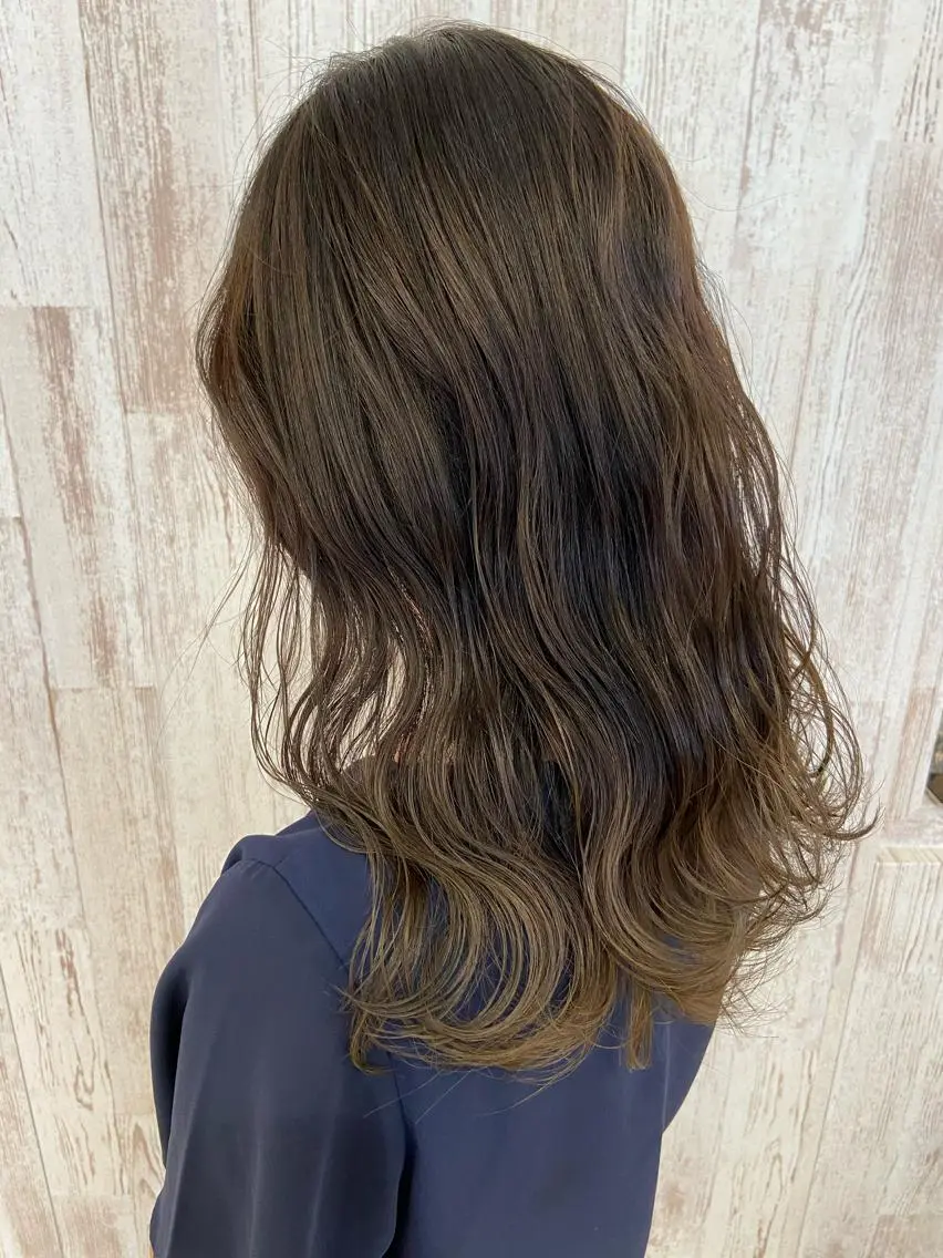 セミロング ヘアカラー Oopsレイヤー 加藤澄都のヘアスタイル