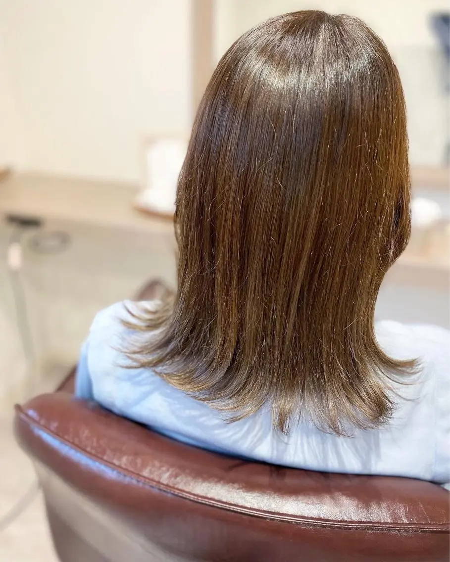 セミロング カラー ベージュカラー ヘアカラー トリートメント 荒木 ひろかのヘアスタイル