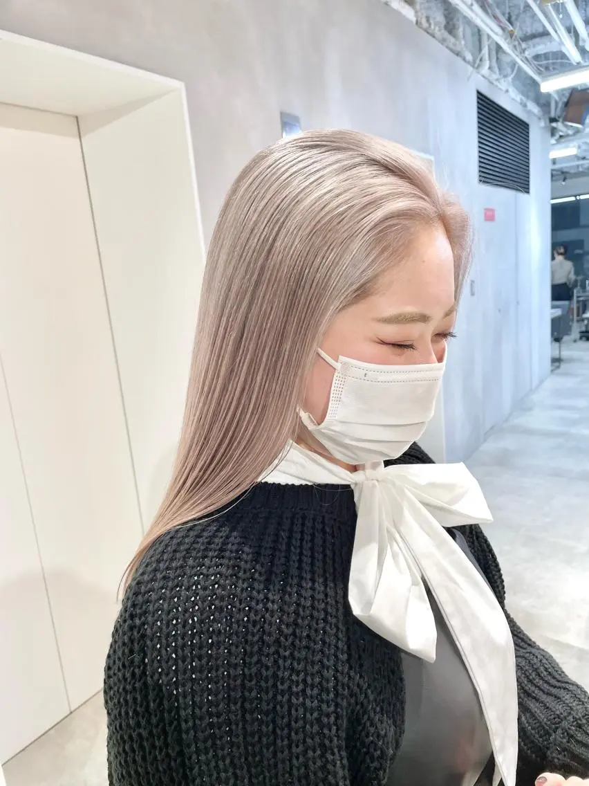 ロング カラー ベージュカラー シルバー シルバーベージュ ホワイトシルバー ヘアカラー トリートメント ヘアセット ハイトーン×レイヤー ／遠藤将太のヘアスタイル