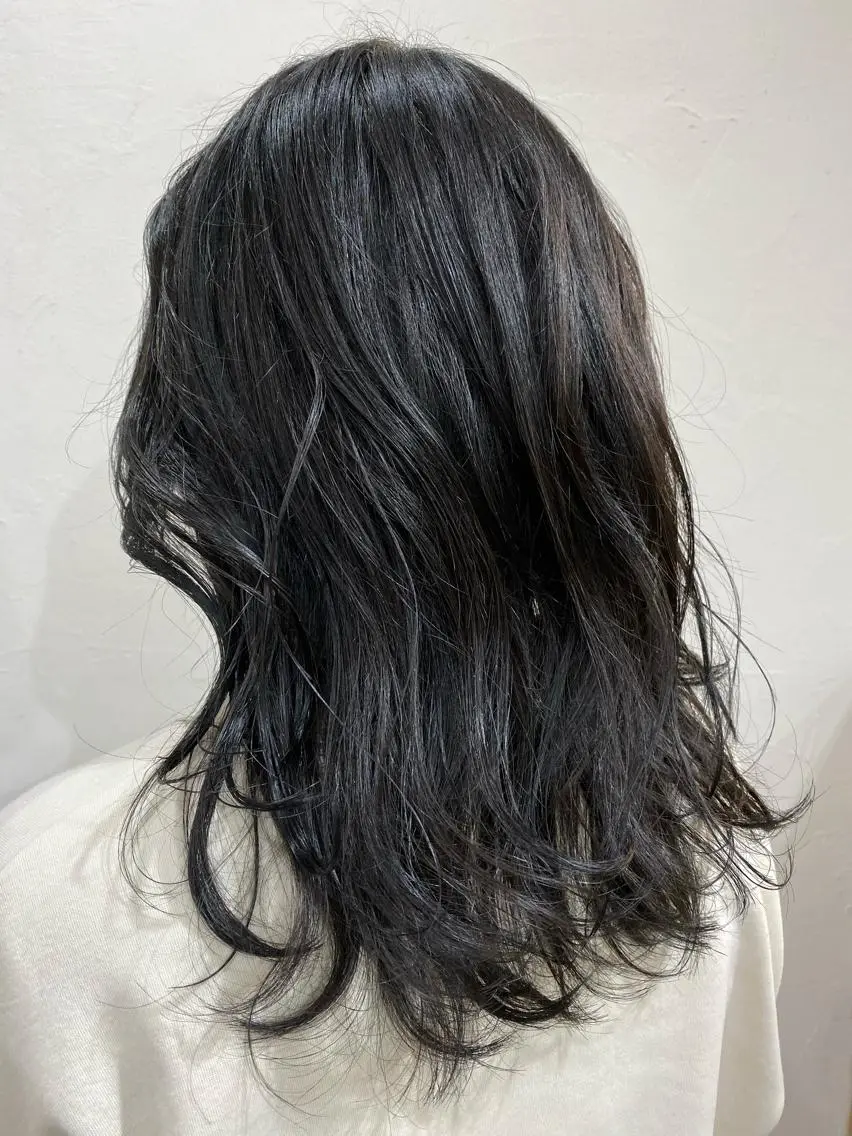 セミロング カラー ヘアアレンジ ブリーチ ブルーカラー グレージュ ブリーチなしカラー ヘアカラー 暗髪カラー🫐 おくだりんかのヘアスタイル