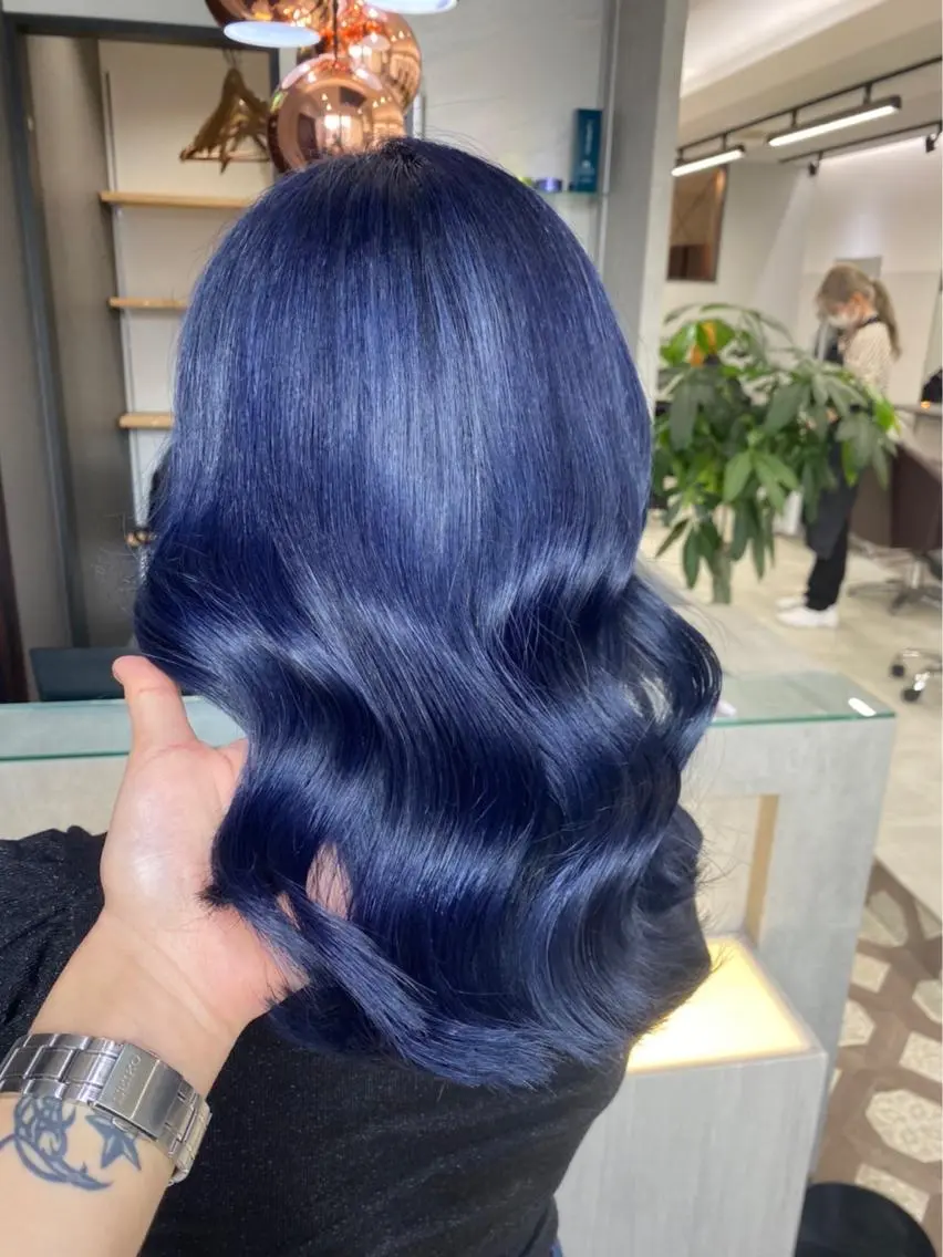 ミディアム カラー ヘアカラー AIRI layer cut hairのヘアスタイル