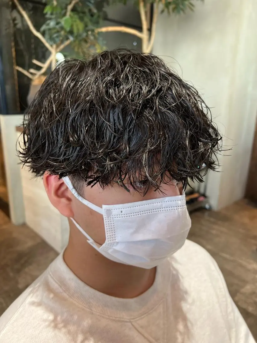 ショート パーマ メンズ カット パーマ トリートメント 波巻きスパイラルパー マ/シャドウパーマ駿のヘアスタイル