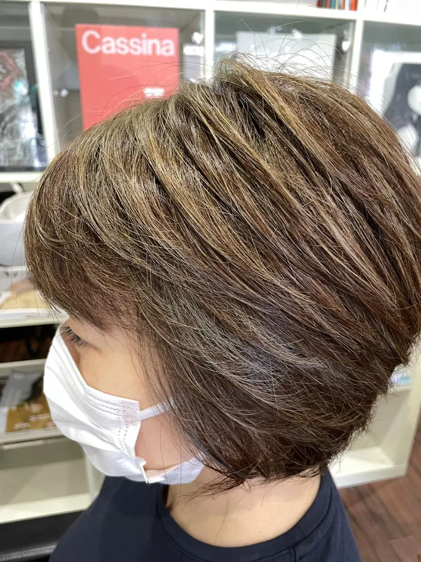 ショート カラー ハンサムショート ブリーチ ケアブリーチ グレージュ ハイライトカラー カット ヘアカラー トリートメント シンヤヘアーズ 泉大津本店のヘアスタイル