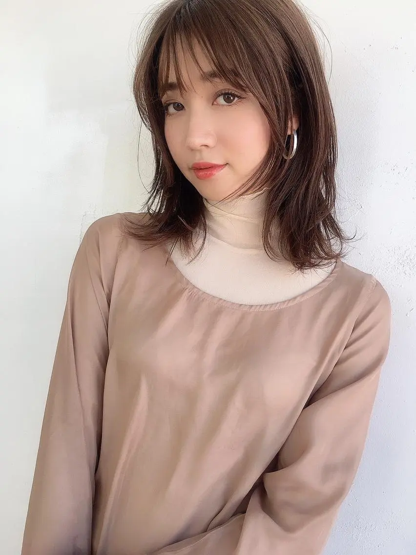 ミディアム 顔まわりレイヤー レイヤーカット ウルフカット 鎌倉 彩のヘアスタイル