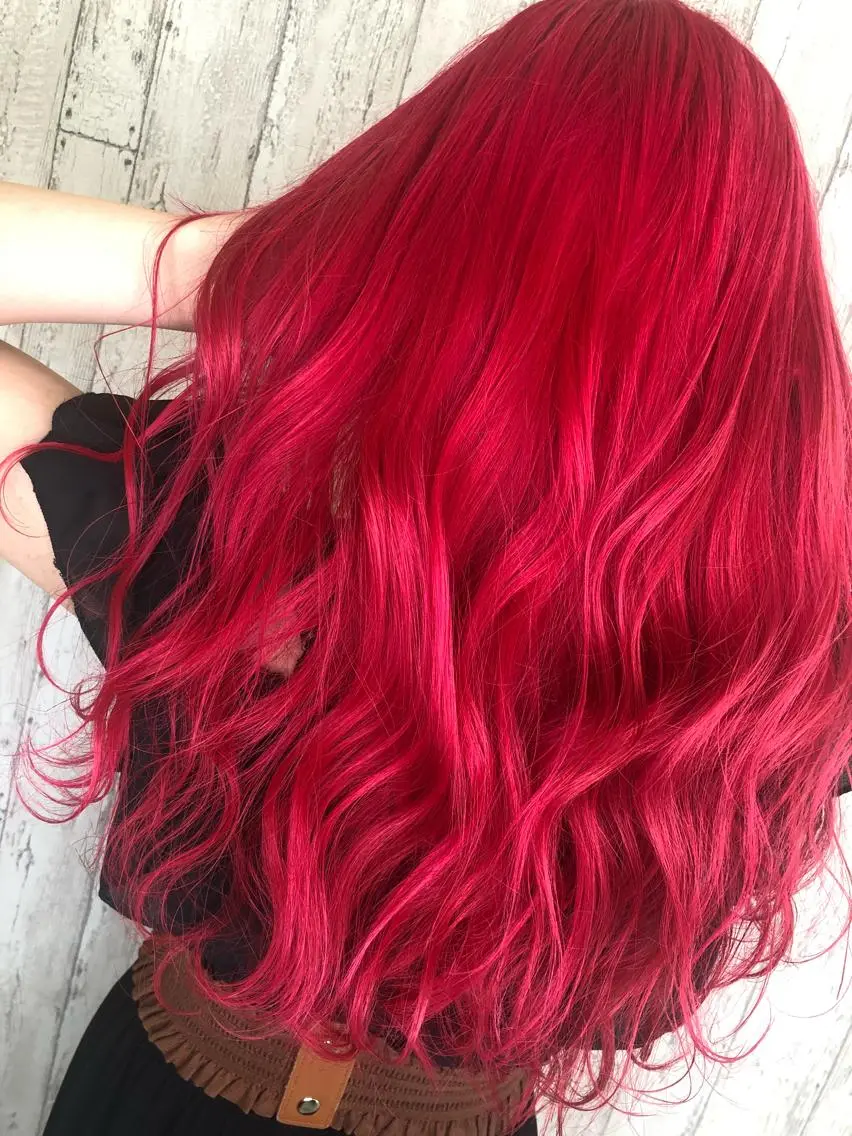 ロング カラー レッドカラー Kaede .のヘアスタイル
