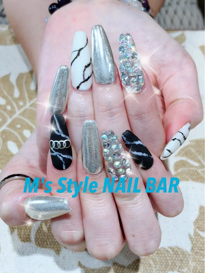 ネイル 持ち込み シルバー ホワイト ハンドネイル M's Style NAIL BARのネイルデザイン