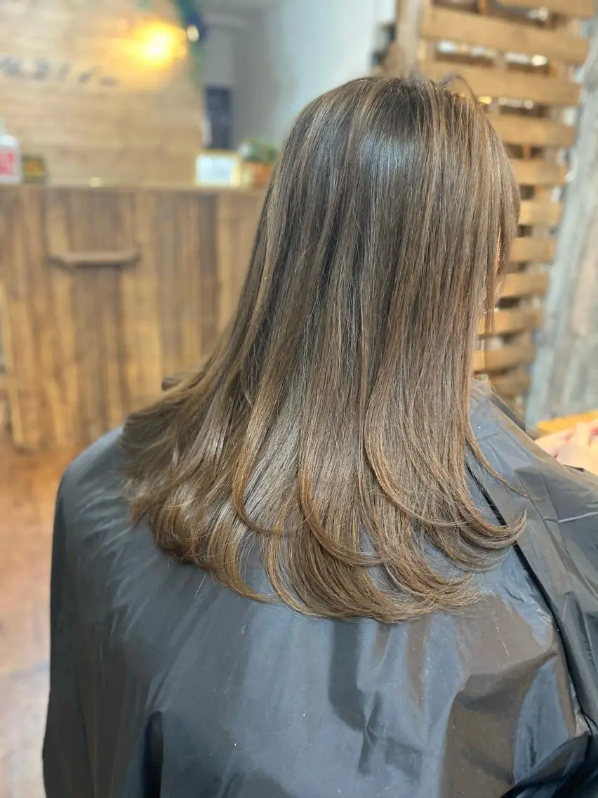 セミロング カラー ヘアアレンジ Luzir⭐︎ GEN⭐︎のヘアスタイル